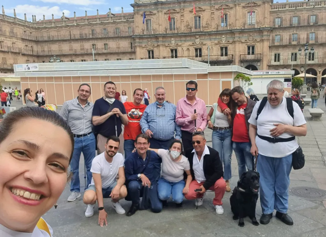 En la imagen sale parte de las personas que han asistido a la celebración del Lunes de aguas.