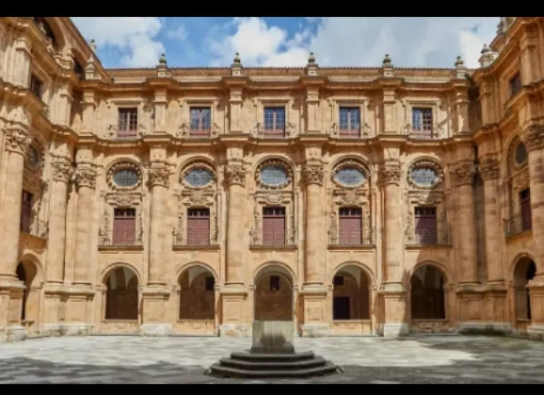 Claustro de la Universidad Pontificia de Salamanca