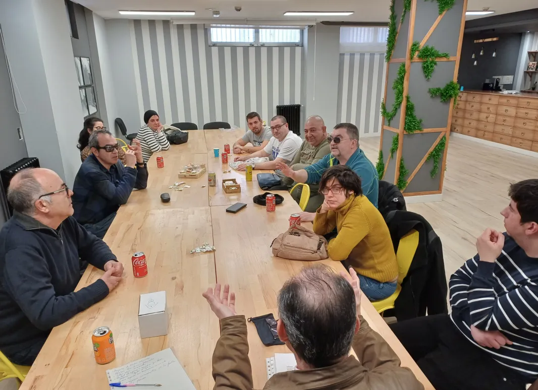 ASISTENTES A UNA JORNADA DE JUGAMOS AL ATAQUE