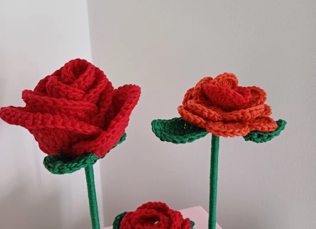 ROSAS A GANCHILLO PARA EL DIA DE SANT JORDI
