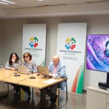 En la mesa Fátima e Irene se la comisión de Igualdas de UP junto al SG adjunto David Olalla