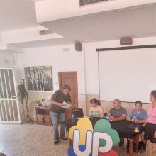 En la mesa Arantza Vallespi, Manolo Castro, Anna Zanfaño, Rafaela Pérez y Siscu Zaragoza