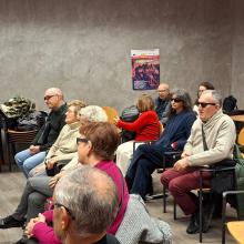 Participantes en la sala de reuniones