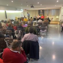 SOCIOS DE LA AGRUPACIÓN PRESENCIANDO LA ASAMBLEA