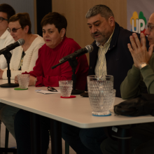 fOTO DE LA MESA DE LA ASAMBLEA EN LA INTERVENCIÓN DE JOSÉ LUIS PINTO
