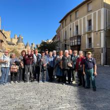 22 personas de SUPPO y al fondo el Palacio Real con sus torres.