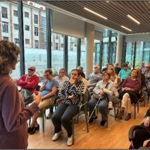 CLARA RUIZ JUNTO CON LOS ASISTENTES