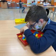  Niño jugando