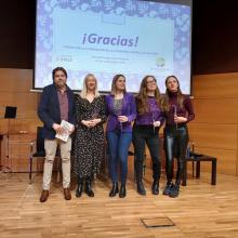 la Secretaria Adjunta de Asociados y Simpatizantes con los invitados a este acto