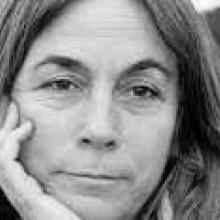 Primer plano de la escritora Carmen Martín Gaite