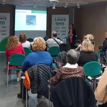 Asistentes a charla sobre cáncer