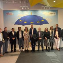 FOTO DE FAMILIA: MIEMBROS DE LA EJECUTIVA DE UP MADRID EN LA SEDE DE PORTALENTO DIGITAL CON REPRESENTANTES DE MÁS MADRID 