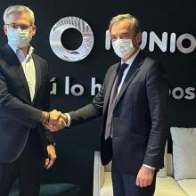 Foto firma acuerdo ILUNION Hotels.