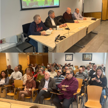 Foto durante la presentación con vistas de la mesa y la sala