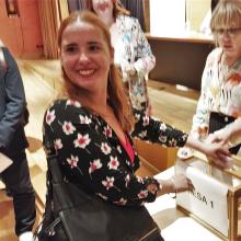 Leonor Basallote introduciendo su voto en la urna