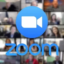 FOTO DE LA PANTALLA DE UNA REUNIÓN DE ZOOM CON LAS CARAS DE LOS Y LAS ASISTENTS Y EL LOGO DEL SOFTWARE